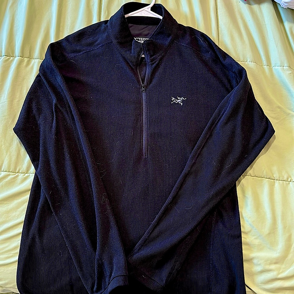 Men’s Arc’teryx 1/4 zip sweater. Fits and feels like a base layer.